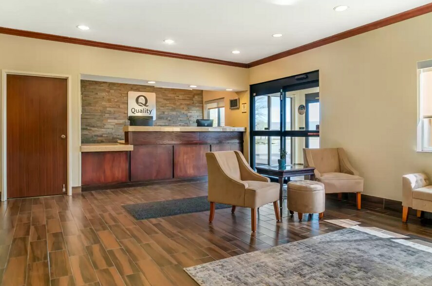 4105 E Wilder Rd, Bay City, MI for sale - Interior Photo - Image 3 of 5