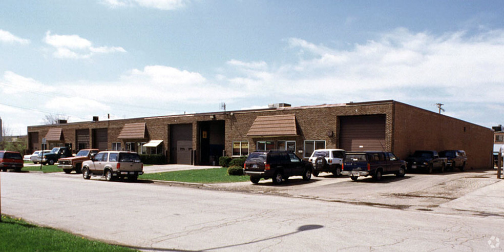 789 Fairway Dr, Bensenville, IL for lease - Primary Photo - Image 1 of 2