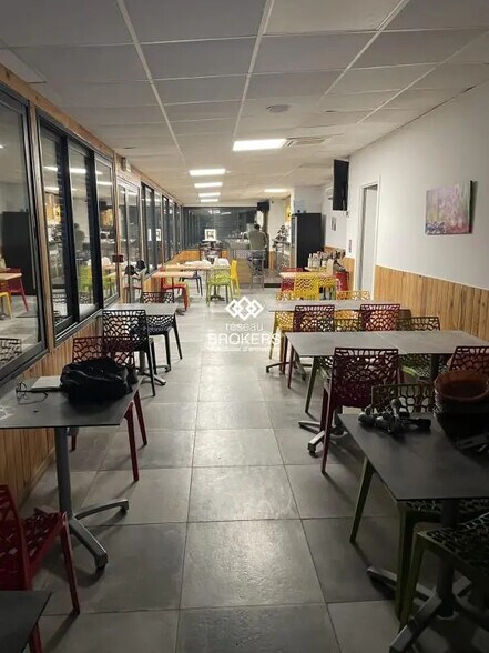 Retail in Châteauneuf-les-Martigues for sale - Interior Photo - Image 2 of 5