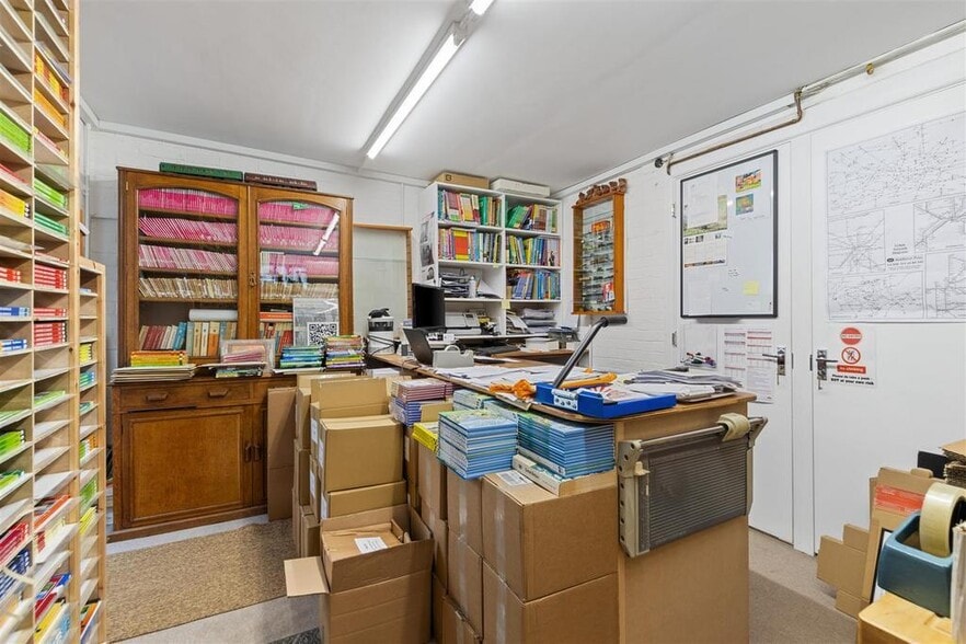 Camelsdale Rd, Haslemere for sale - Interior Photo - Image 2 of 6