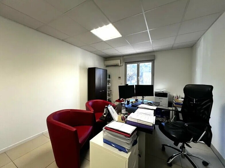 Office in Grasse for lease - Interior Photo - Image 2 of 5