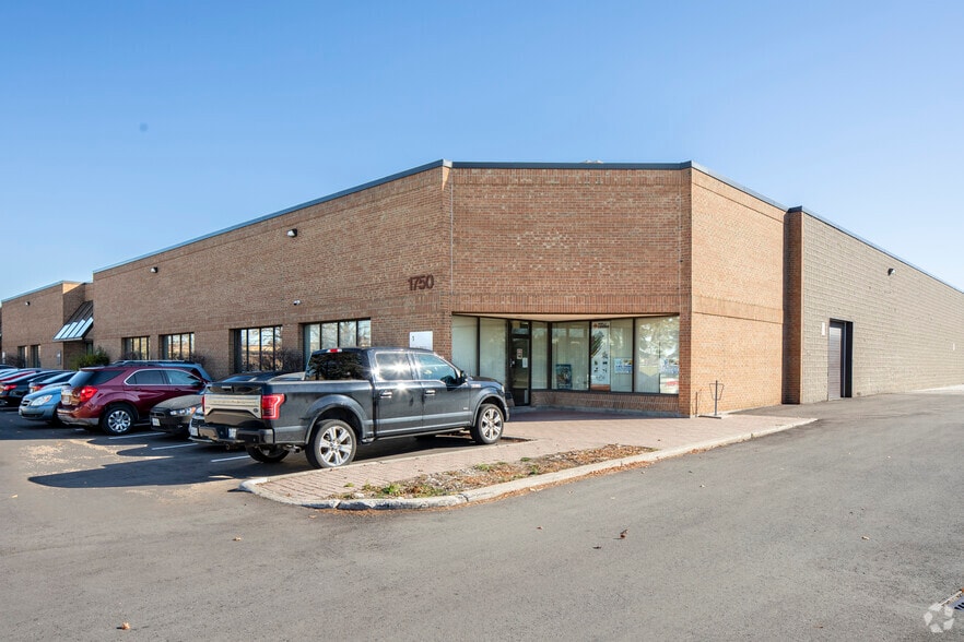 1800 Courtneypark Dr E, Mississauga, ON for sale - Primary Photo - Image 1 of 1