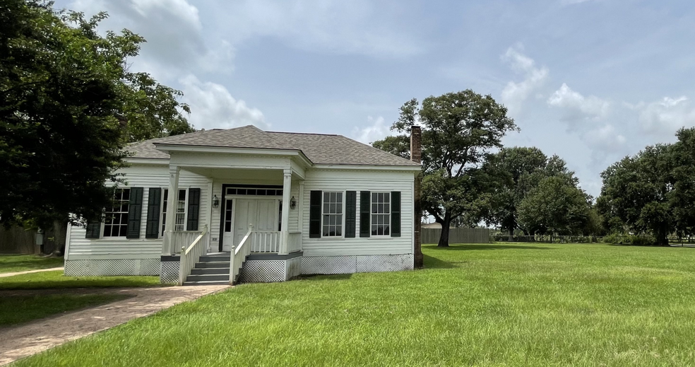 147 3rd St, San Felipe, TX for sale - Primary Photo - Image 1 of 1