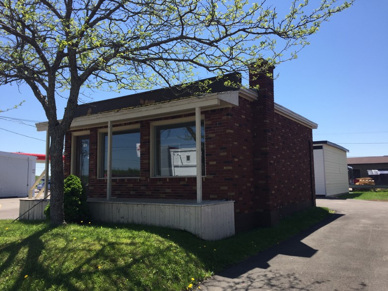 12 Coronation Dr, Moncton, NB for sale - Primary Photo - Image 1 of 1