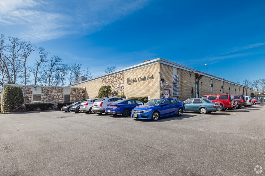 40 Ranick Rd, Hauppauge, NY for sale - Primary Photo - Image 1 of 6