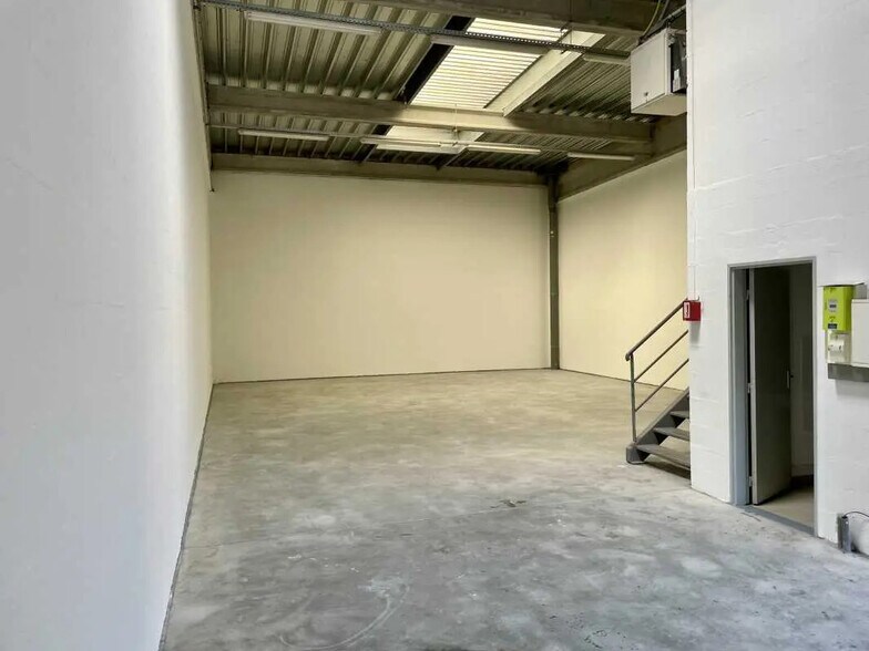 Flex in Chambly for lease - Interior Photo - Image 1 of 6