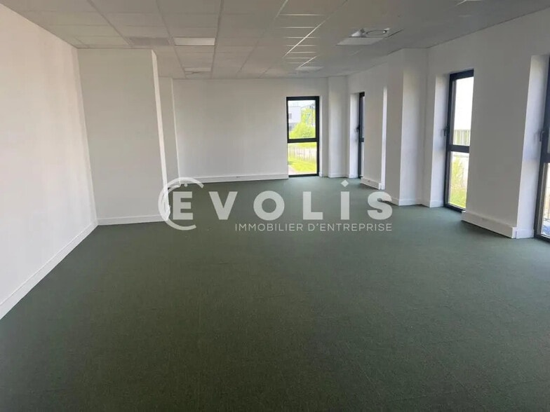 Office in Montluel for sale - Interior Photo - Image 3 of 10