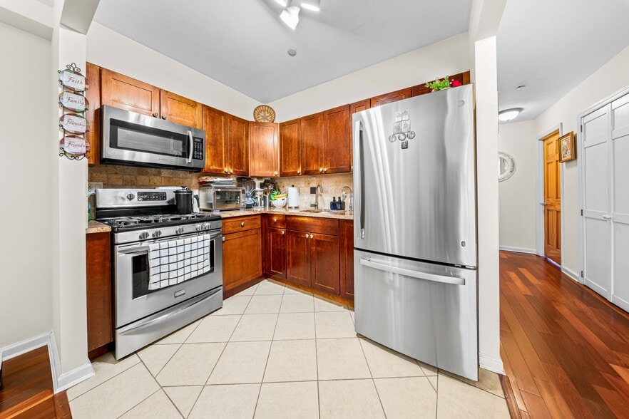 3530 10th St, Astoria, NY for sale - Building Photo - Image 3 of 9