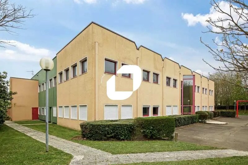 Office in Trappes for lease Building Photo- Image 1 of 41