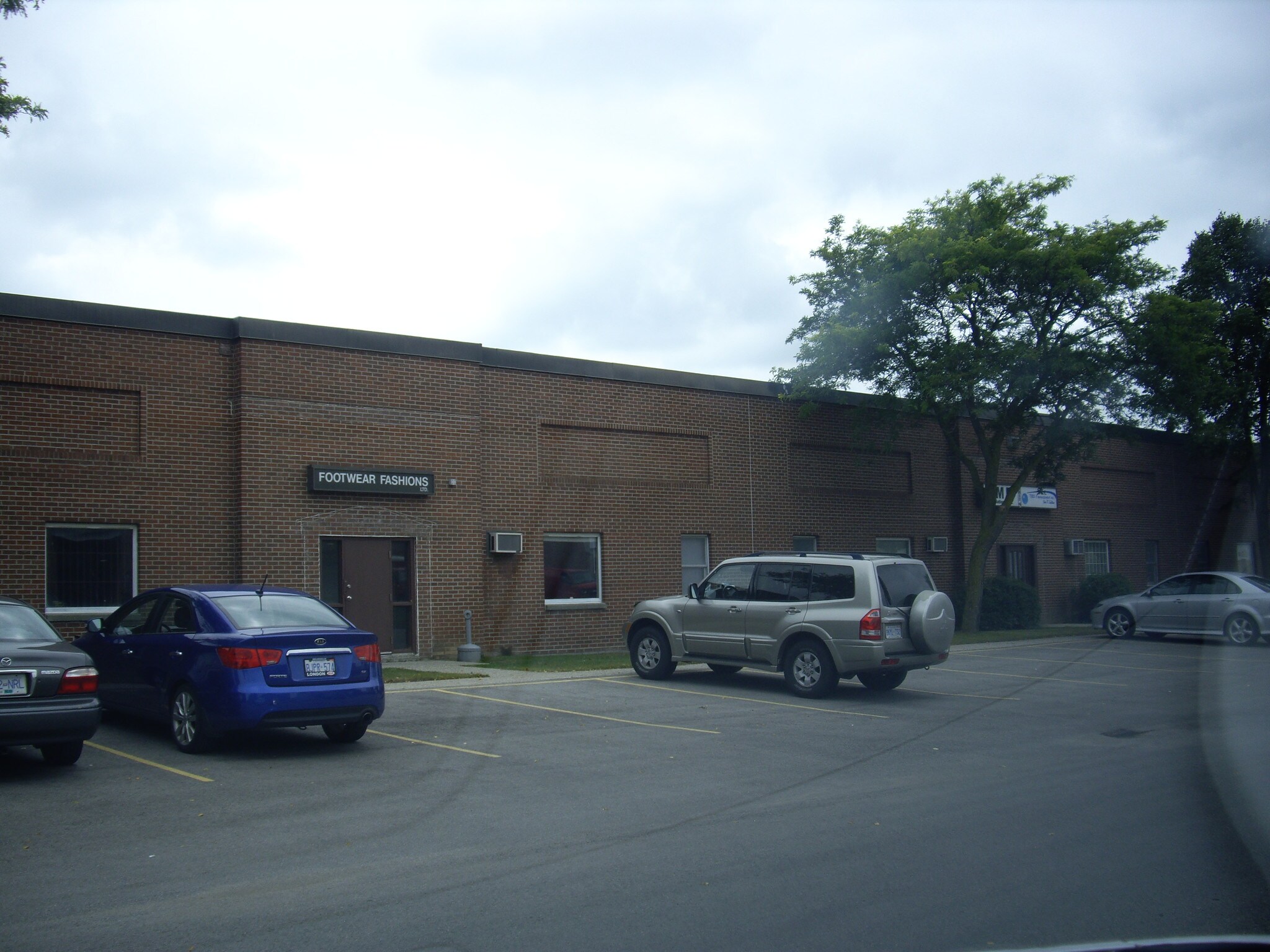 94 Bessemer Crt, London, ON for sale Primary Photo- Image 1 of 1