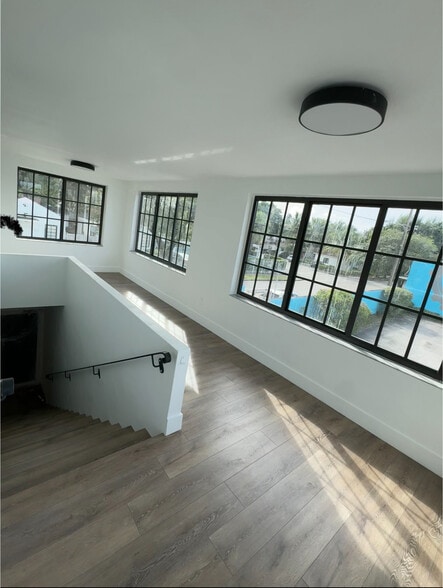 7330 NE 4th Ct, Miami, FL for lease - Building Photo - Image 3 of 16