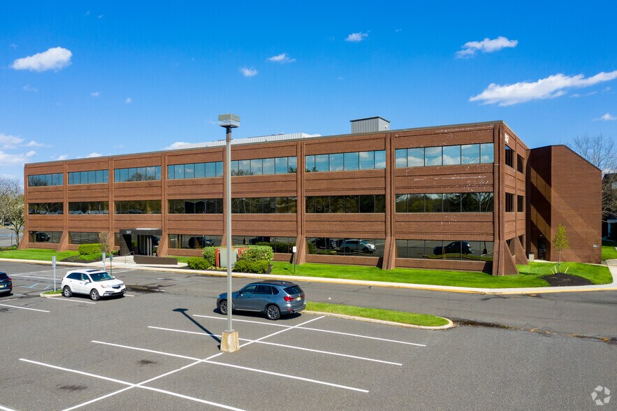 307 Fellowship Rd, Mount Laurel, NJ for lease - Building Photo - Image 2 of 5