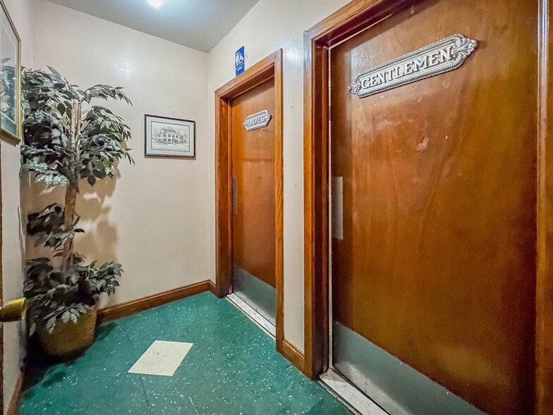 100 W Maple Ave, Langhorne, PA for sale - Interior Photo - Image 2 of 121