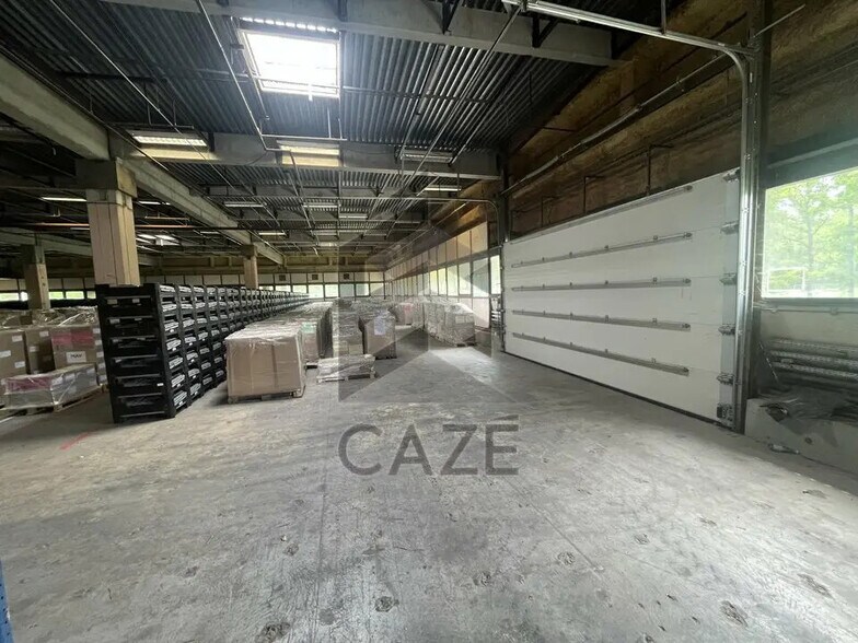 Flex in Canéjan for lease - Interior Photo - Image 1 of 11