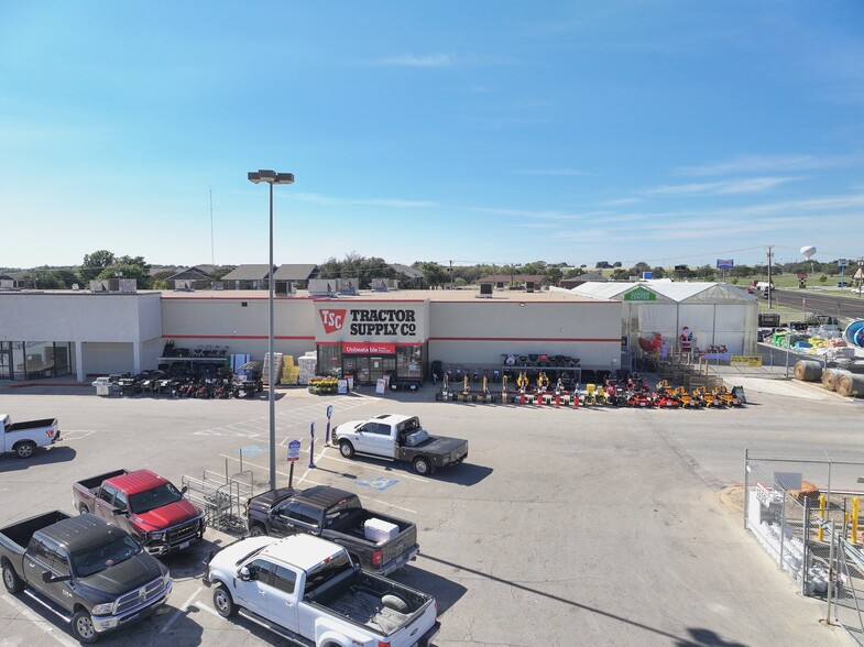 2900 W Washington St, Stephenville, TX for lease - Building Photo - Image 2 of 8