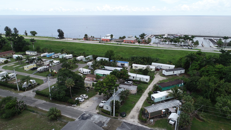 297 W Main St, Pahokee, FL for sale - Primary Photo - Image 1 of 1