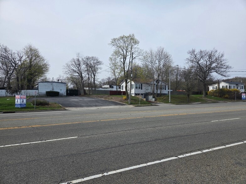306 Route 25A, Mount Sinai, NY for sale - Building Photo - Image 2 of 12