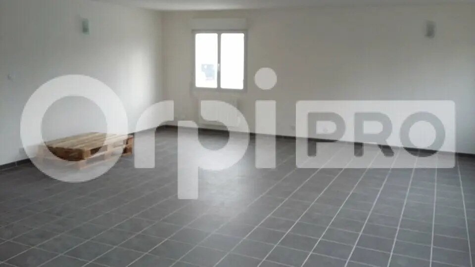 Flex in Compiègne for lease - Building Photo - Image 3 of 5