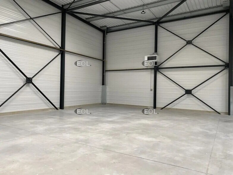 Flex in Marignane for sale - Interior Photo - Image 2 of 9