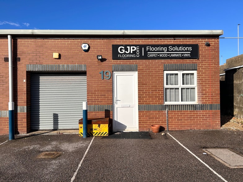 19 Basin Rd N, Brighton for sale - Building Photo - Image 1 of 1