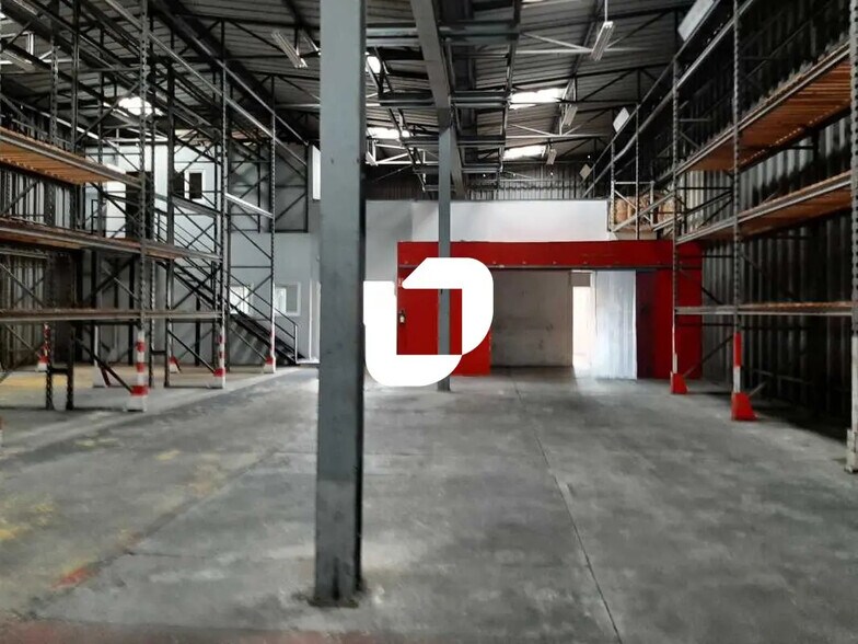 Office in Coignières for lease - Interior Photo - Image 3 of 5