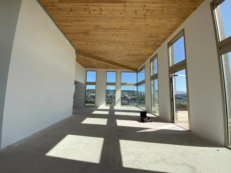 Office in Rouen for lease - Interior Photo - Image 1 of 4