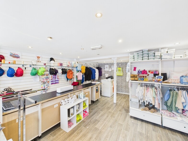 144-152 High St, Montrose for sale - Interior Photo - Image 3 of 4