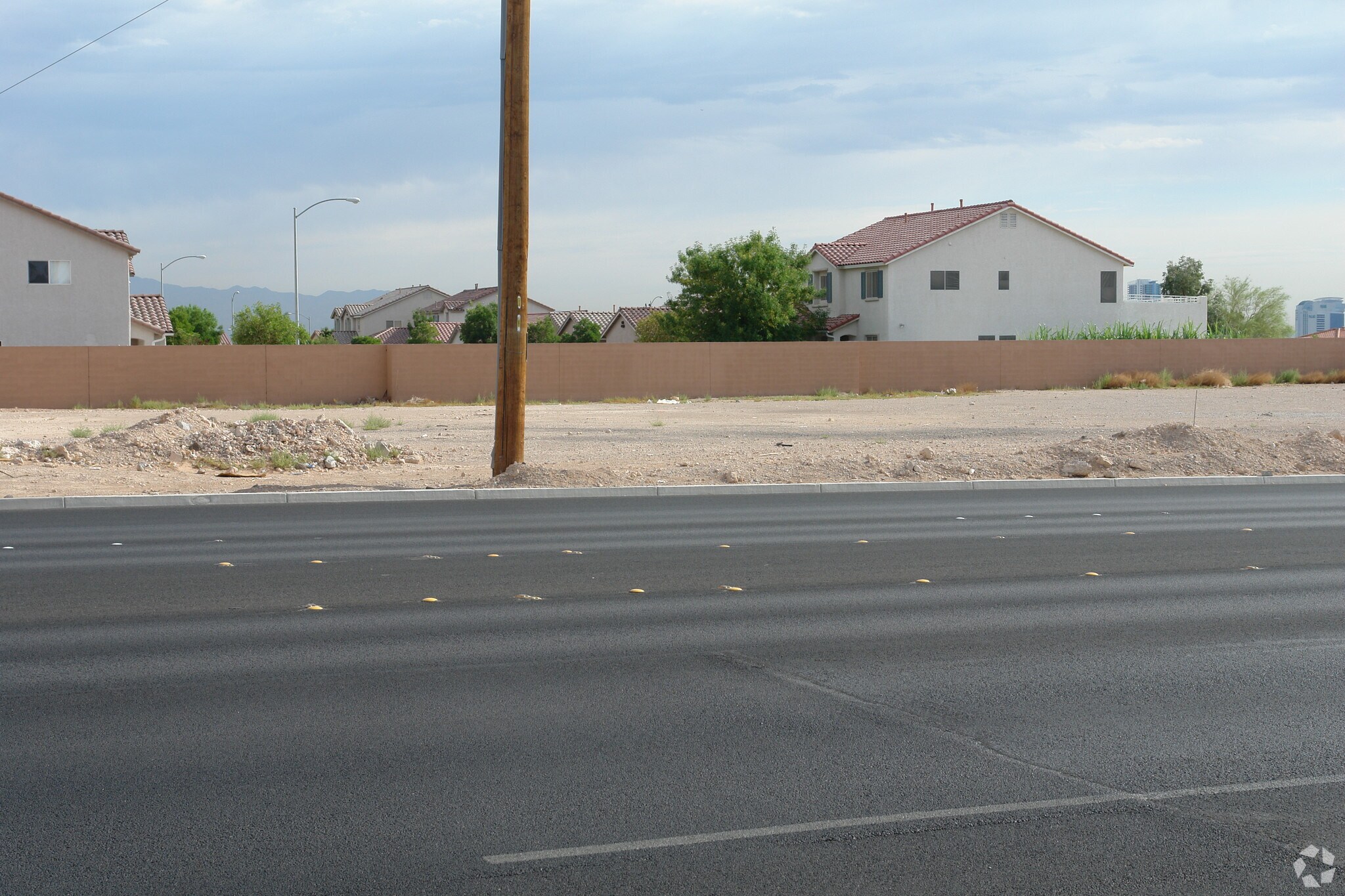 W Russell Rd, Las Vegas, NV for sale Primary Photo- Image 1 of 3