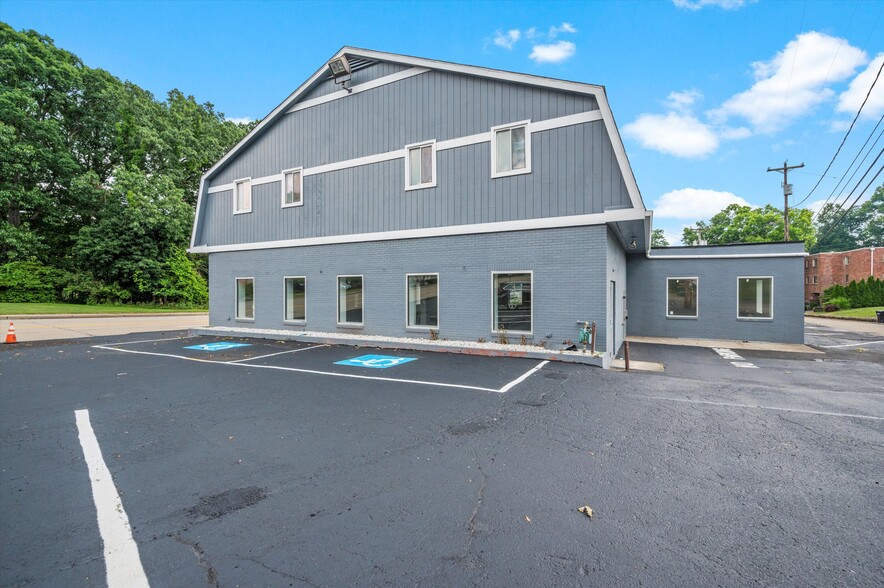 7703 Perry Hwy, Pittsburgh, PA for lease - Building Photo - Image 3 of 16