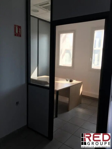 Office in Meyreuil for lease - Interior Photo - Image 3 of 5