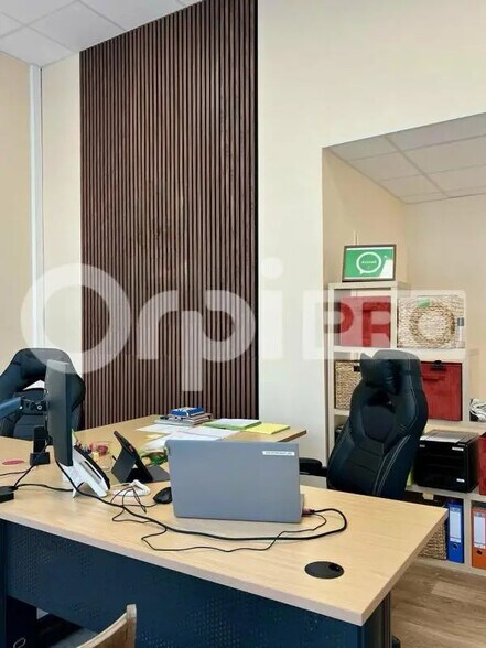 Office in La Rochelle for lease - Interior Photo - Image 3 of 3