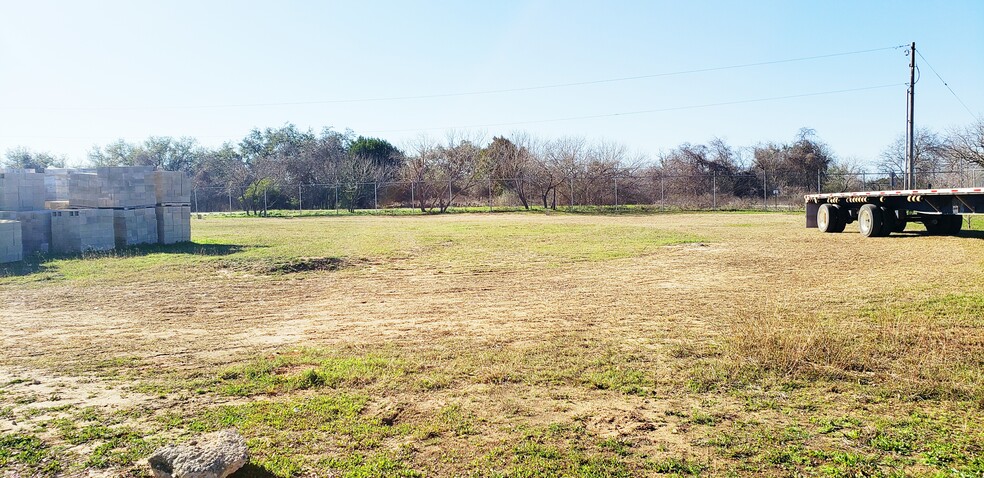 381 State Highway 132, Devine, TX for sale - Building Photo - Image 3 of 13