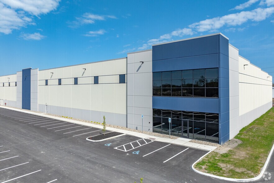 37988 Avon Commerce Pky, Avon, OH for lease - Building Photo - Image 2 of 2