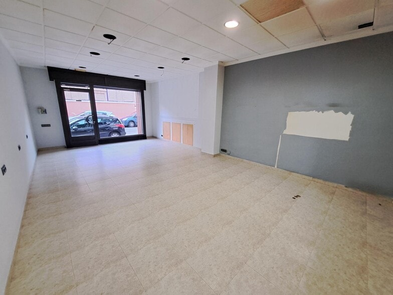 Retail in València for lease - Building Photo - Image 1 of 8