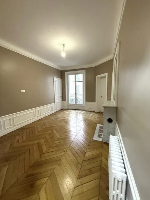 Paris, PAR 75017 -  -  - Interior Photo - Image 1 of 6