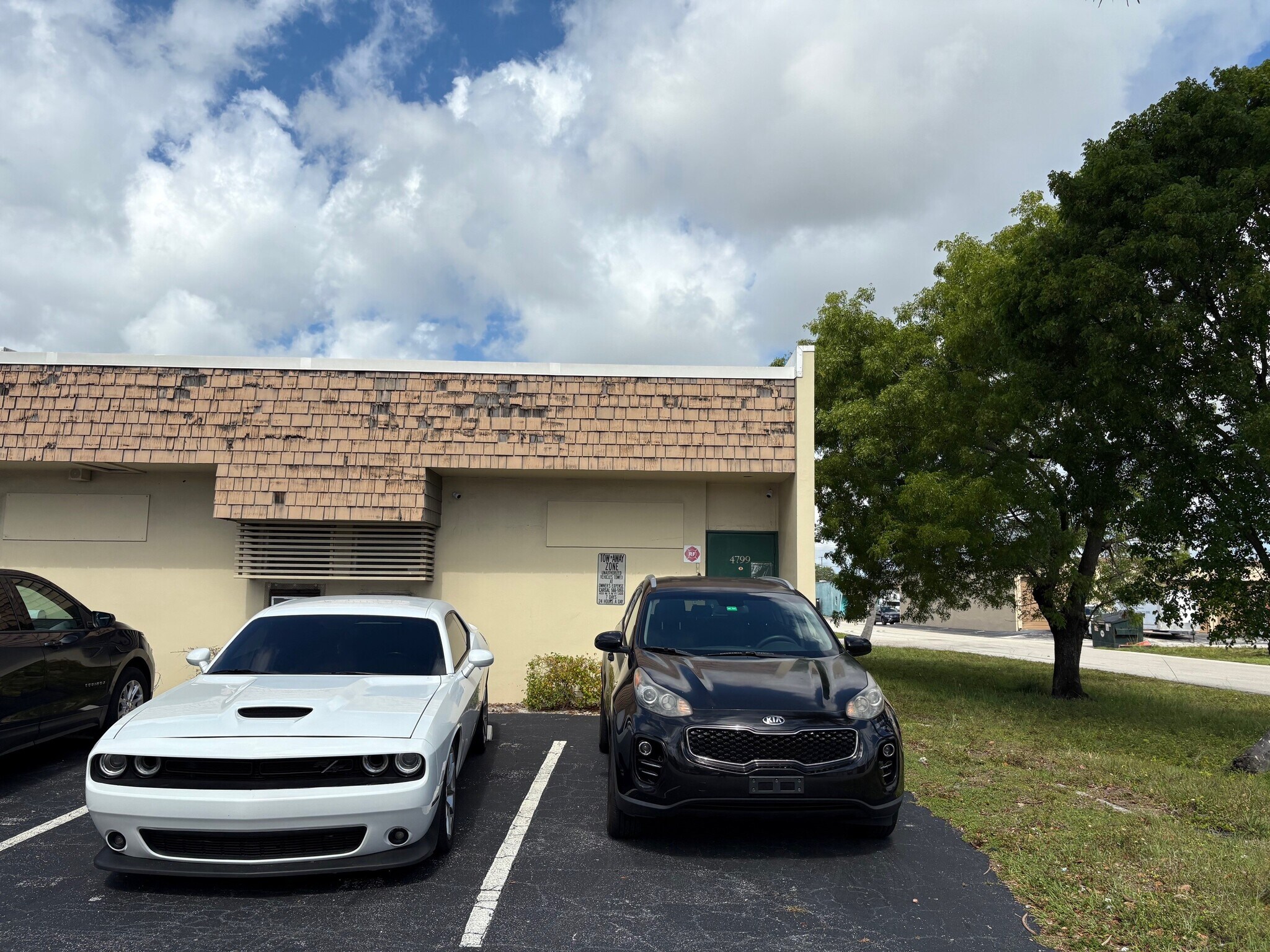4530-4534 NE 11th Ave, Oakland Park, FL for lease Building Photo- Image 1 of 5