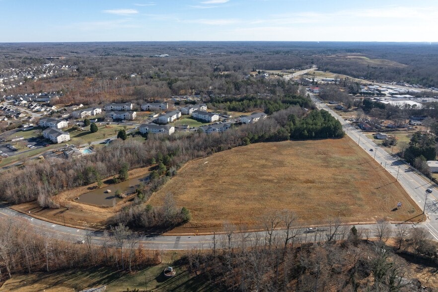 3303 & 3317 E Martin Luther King Jr Dr, High Point, NC for sale - Building Photo - Image 2 of 5