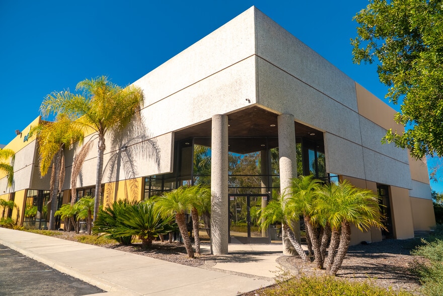 2465 Coral St, Vista, CA for sale - Building Photo - Image 3 of 10