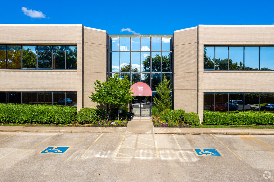 6914 S Yorktown Ave, Tulsa, OK for lease - Building Photo - Image 1 of 22