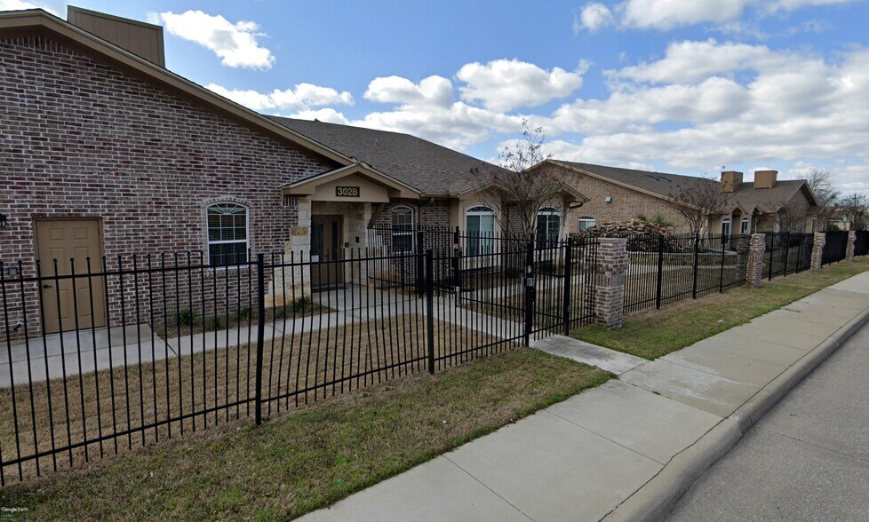 302 W Wheatland Rd, Duncanville, TX for sale - Primary Photo - Image 1 of 1