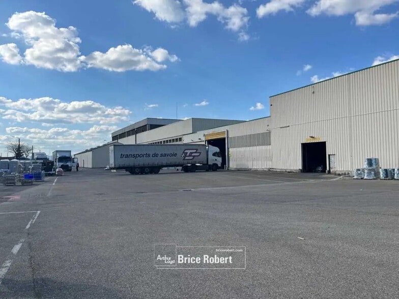 Flex in Saint-Priest for lease - Building Photo - Image 3 of 7