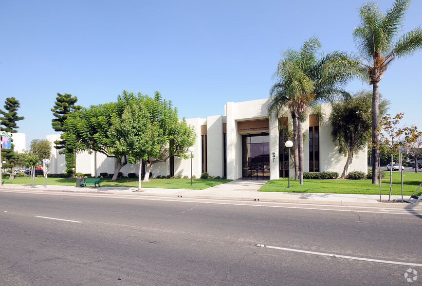 5471 La Palma Ave, La Palma, CA for lease - Primary Photo - Image 1 of 9