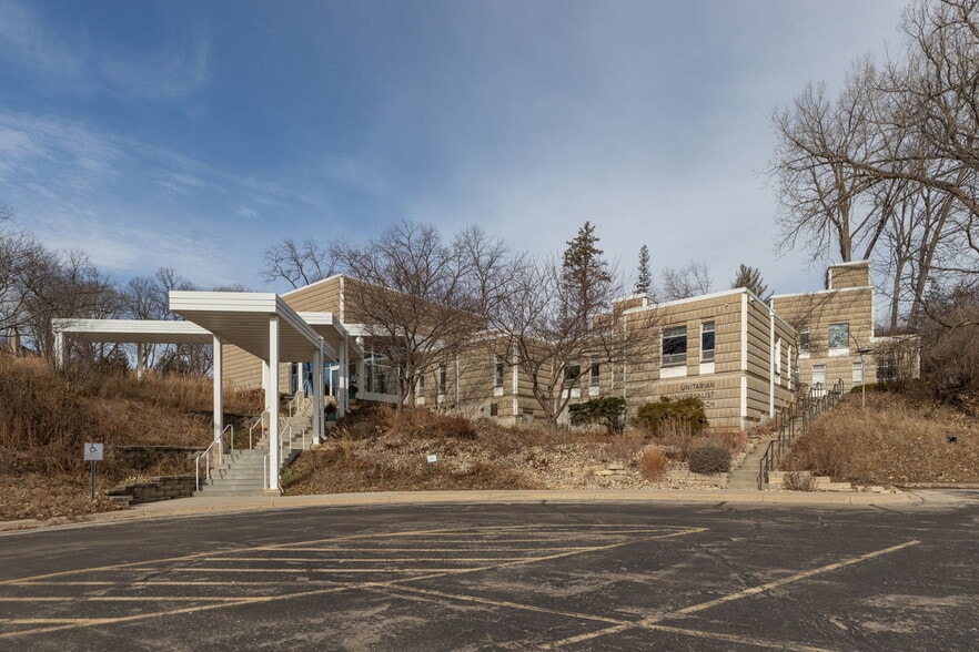 1727 Walden Ln SW, Rochester, MN for sale - Building Photo - Image 2 of 20