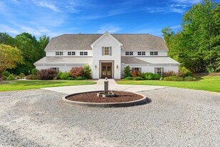 40 Acres Estate and Wedding Venue - Airbnb Property