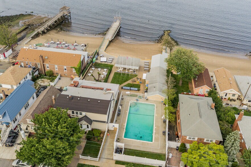 658 Clarence Ave, Bronx, NY, 10465 Swimming Pool Property For Sale