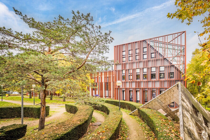 1 Place Des Hauts Tilliers, Gennevilliers for lease - Building Photo - Image 2 of 5