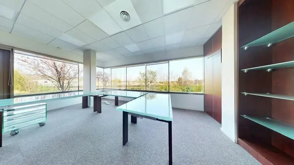 Champagne-au-Mont-d'Or, RHO 69410 - - - Interior Photo - Image 1 of 6