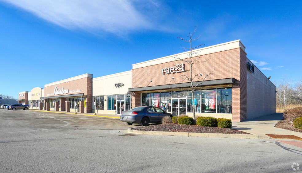 10324-10448 W Silver Spring Dr, Milwaukee, WI for lease - Building Photo - Image 1 of 5