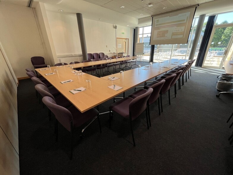 31 Wrest Park, Silsoe for lease - Interior Photo - Image 3 of 5