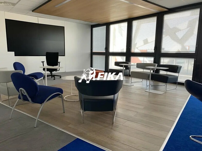 Office in Toulouse for lease - Interior Photo - Image 2 of 6